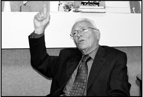 lo en visite  l'AAFV en mars 2004